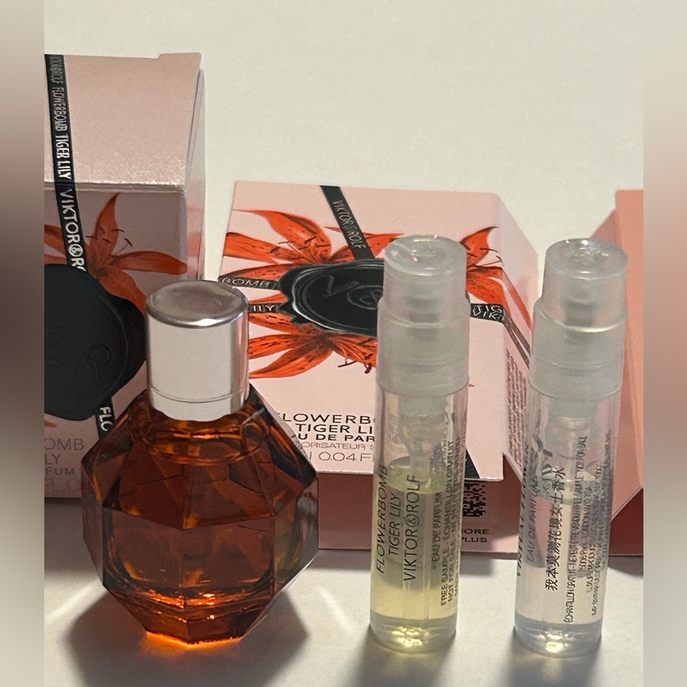 Flowerbomb tiger lily 7ml & 1.2ml spray / Prada paradox virtual flower 1.2 ml